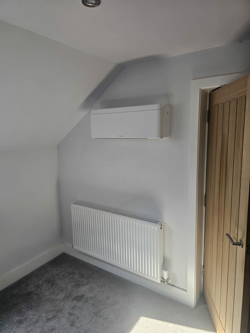 AIR2 Energy-efficient home air conditioning unit installation