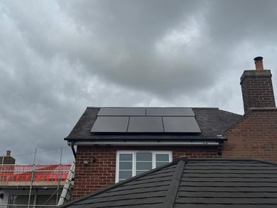 Image of a solar panel well fitted on a Uk Home Roof 