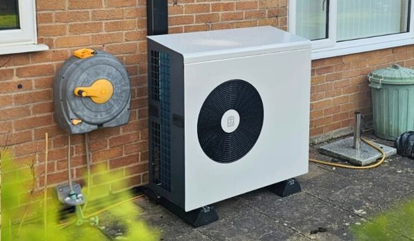 Air source heat pump service by UK Eco Energy Solutions Lincolnshire